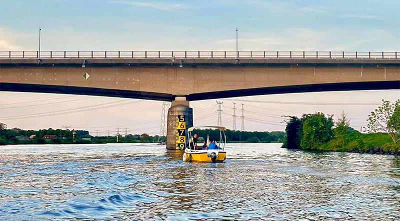 Sunny-Sloep-Yellow-Boats